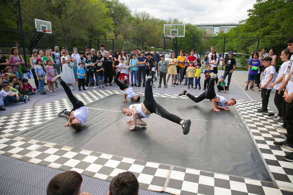 5 5 - Tumanyan Park in Full Bloom