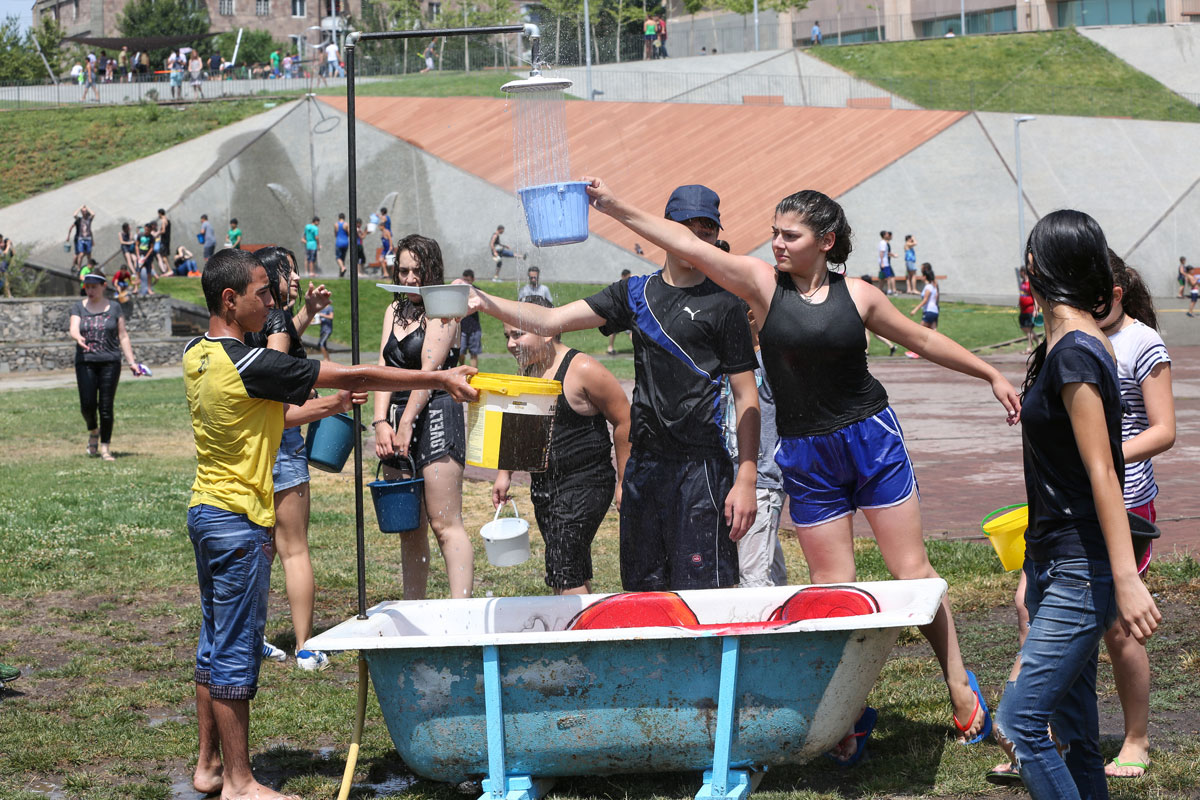 5 6 - Tumanyan Park in Full Bloom