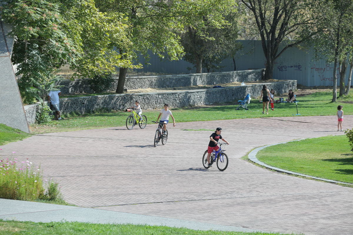 copy of img 5656 - Tumanyan Park in Full Bloom