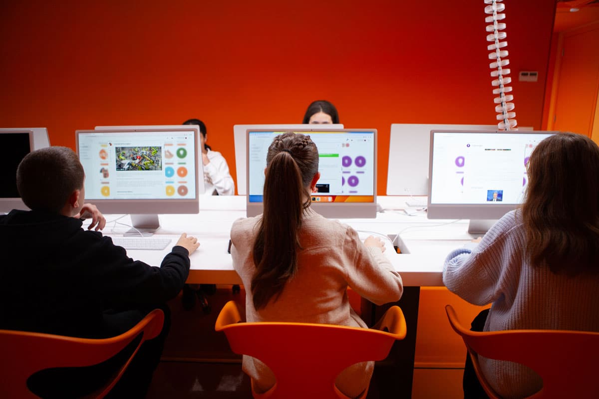 1 3 - The Weasleys of TUMO: the Hovhikyans